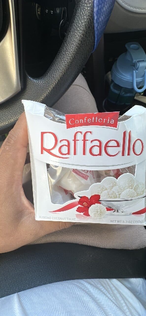 Confetteria Almond coconut treat packshot