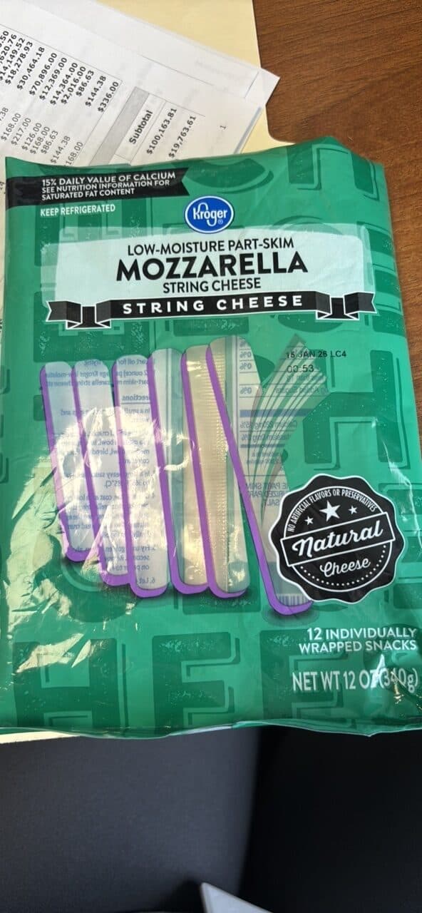 Kroger Low-Moisture Part-Skim Mozzarella String Cheese packshot