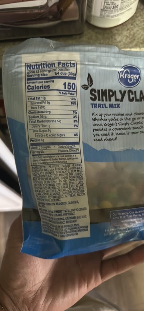 Kroger Simply Classic Trail Mix packshot