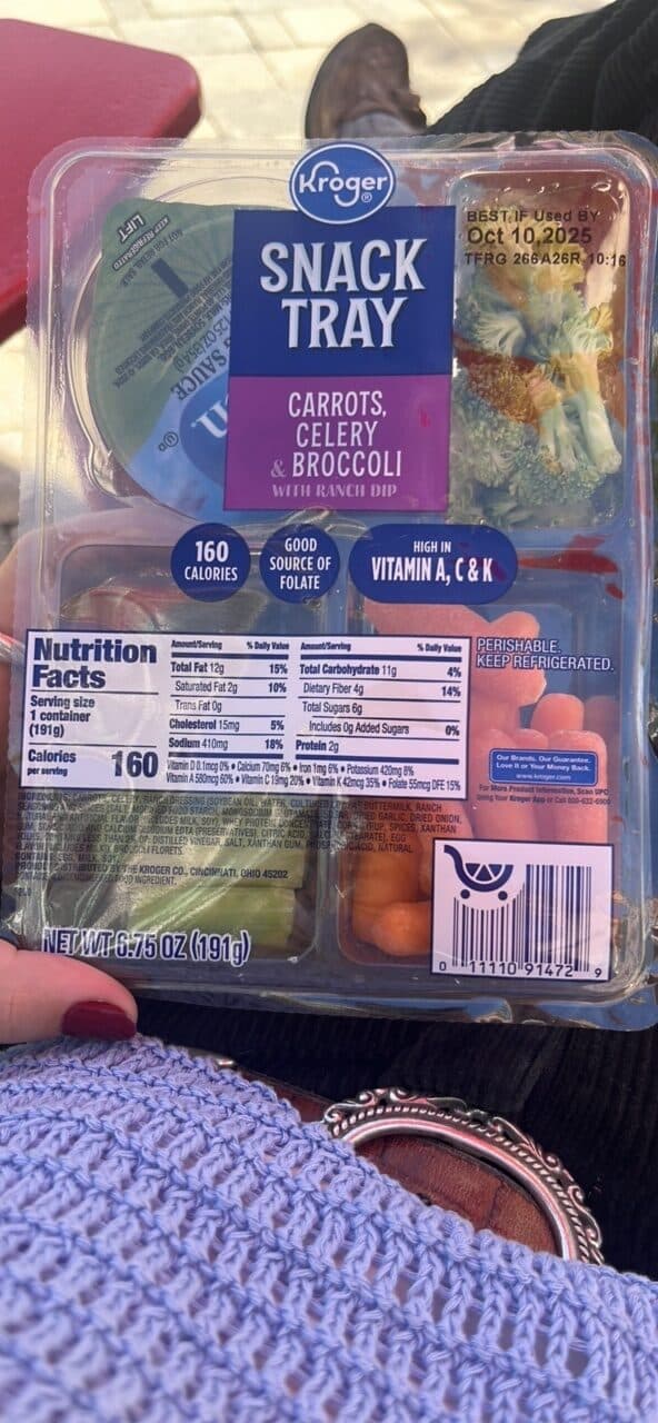 Kroger SNACK TRAY CARROTS, CELERY & BROCCOLI WITH RANCH DIP packshot