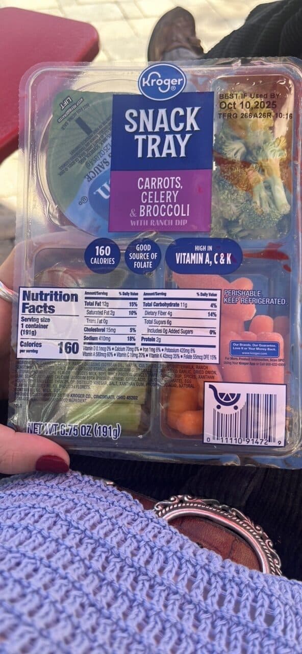 Kroger SNACK TRAY CARROTS, CELERY & BROCCOLI WITH RANCH DIP packshot