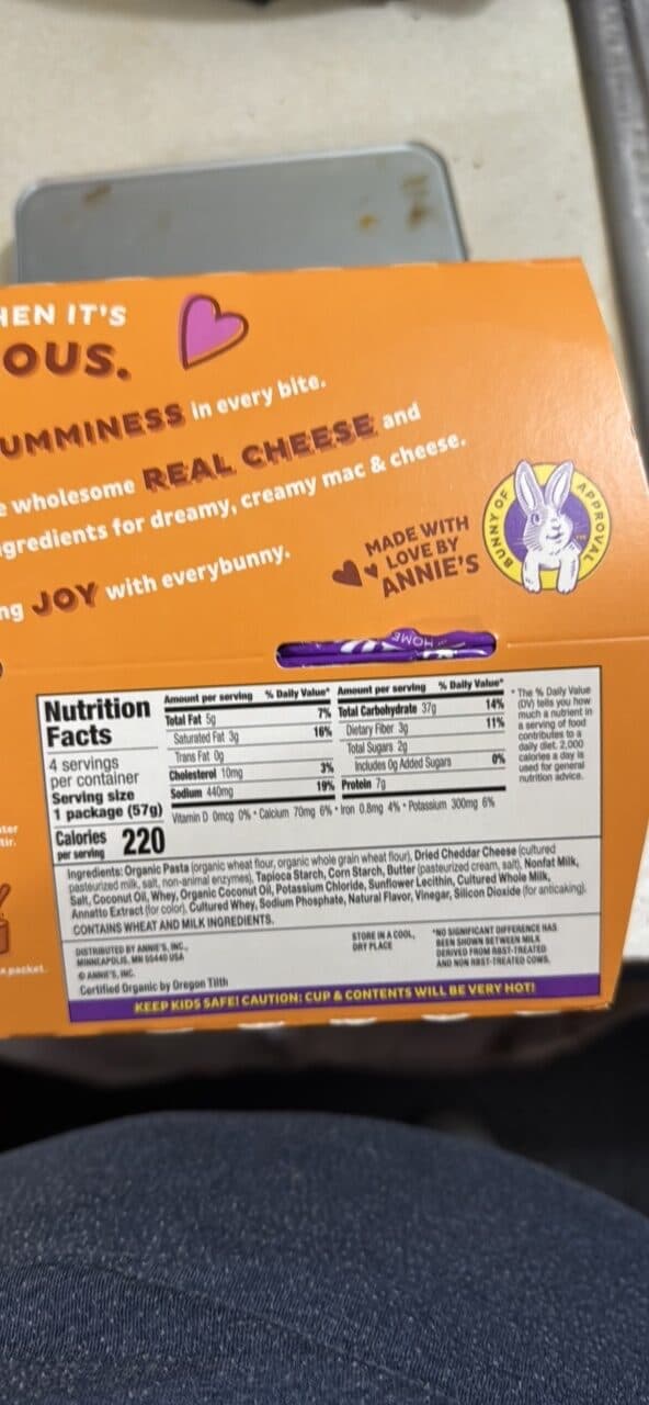 Annie's Real Aged Cheddar Made with Organic Pasta Macaroni & Cheese packshot