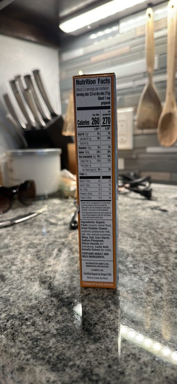 Annie's Shells & Real Aged Cheddar packshot