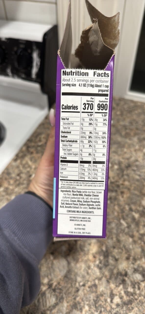 Annie's deluxe Shells & Classic Cheddar packshot