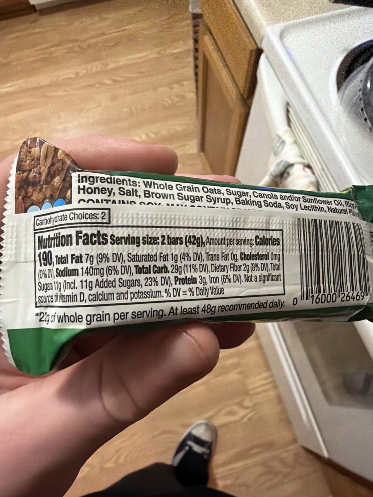 Nature Valley Crunchy Oats 'N Honey Granola Bars packshot