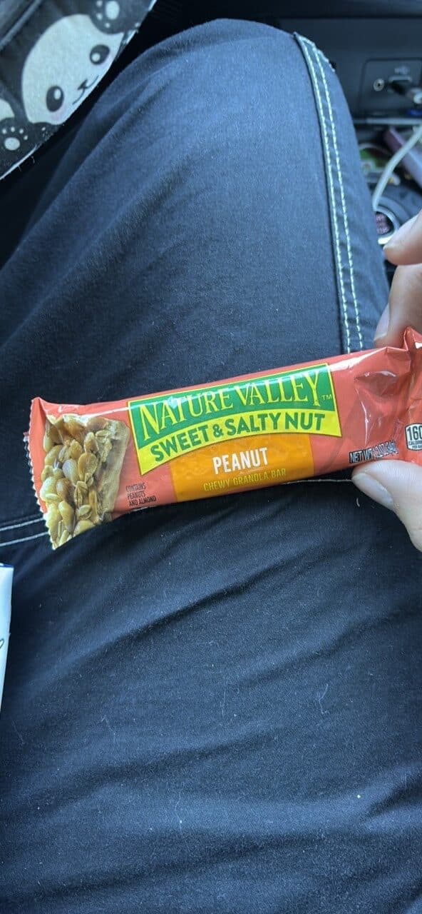 Nature Valley Sweet & Salty Nut Peanut Chewy Granola Bar packshot