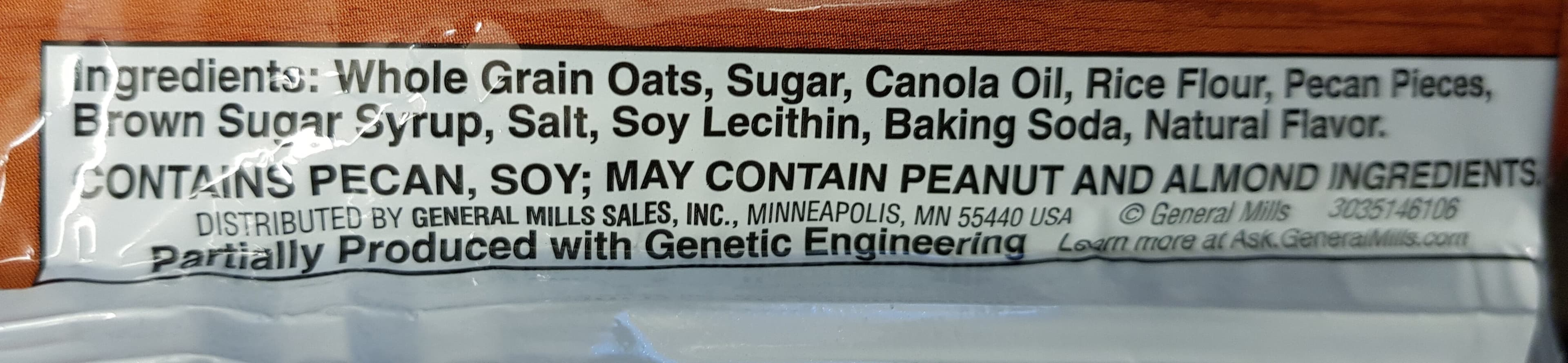Nature Valley Pecan crunchy granola bars packshot
