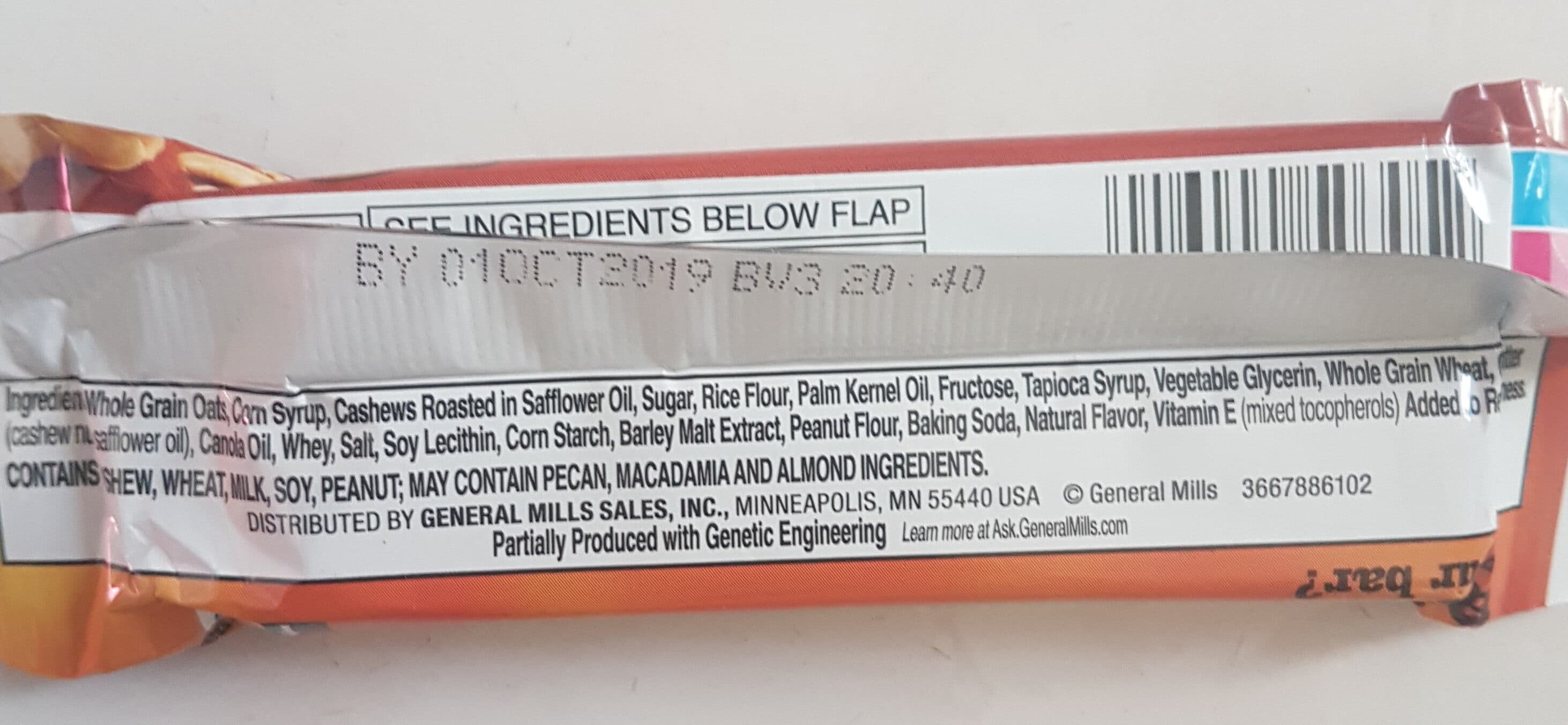 Nature Valley Sweet & Salty Nut Cashew Chewy Granola Bar packshot