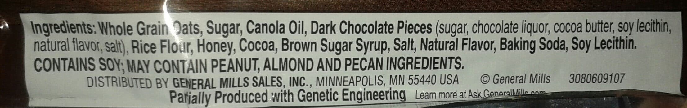 Nature Valley Oats 'n Dark Chocolate Granola Bars packshot