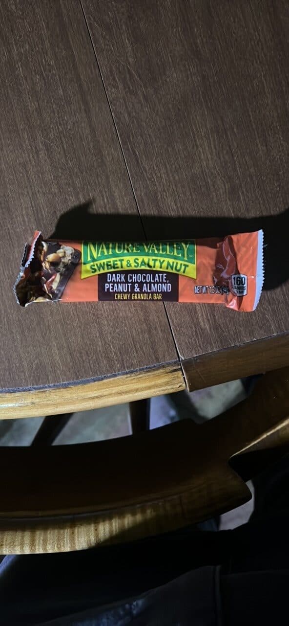 Nature Valley Sweet & Salty Nut Dark Chocolate, Peanut & Almond Chewy Granola Bar packshot