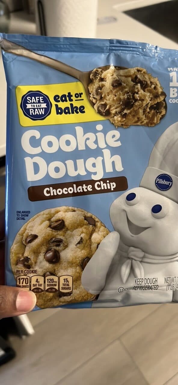 Pillsbury Cookie Dough Chocolate Chip packshot