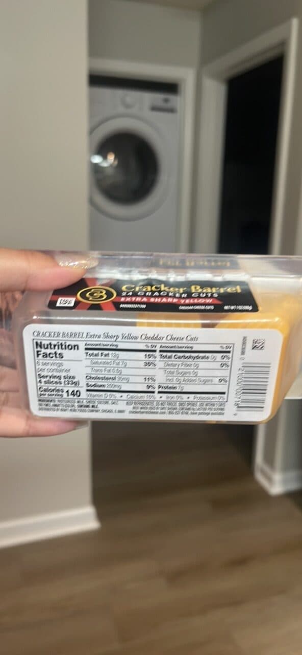Cracker Barrel Extra Sharp Yellow Cheddar Cheese Cuts packshot