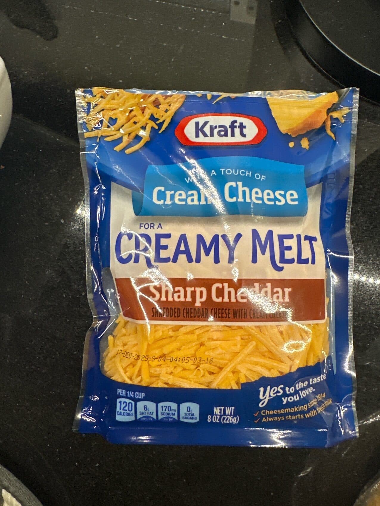 Philadelphia Sharp Cheddar packshot