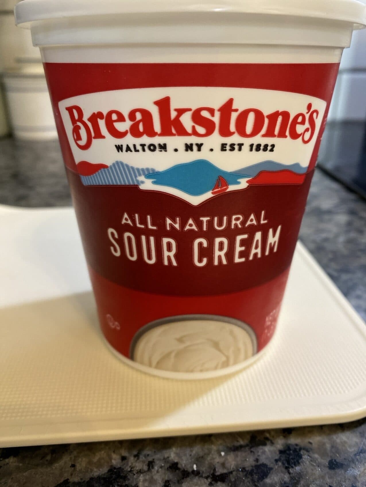 Breakstone's All Natural Sour Cream packshot