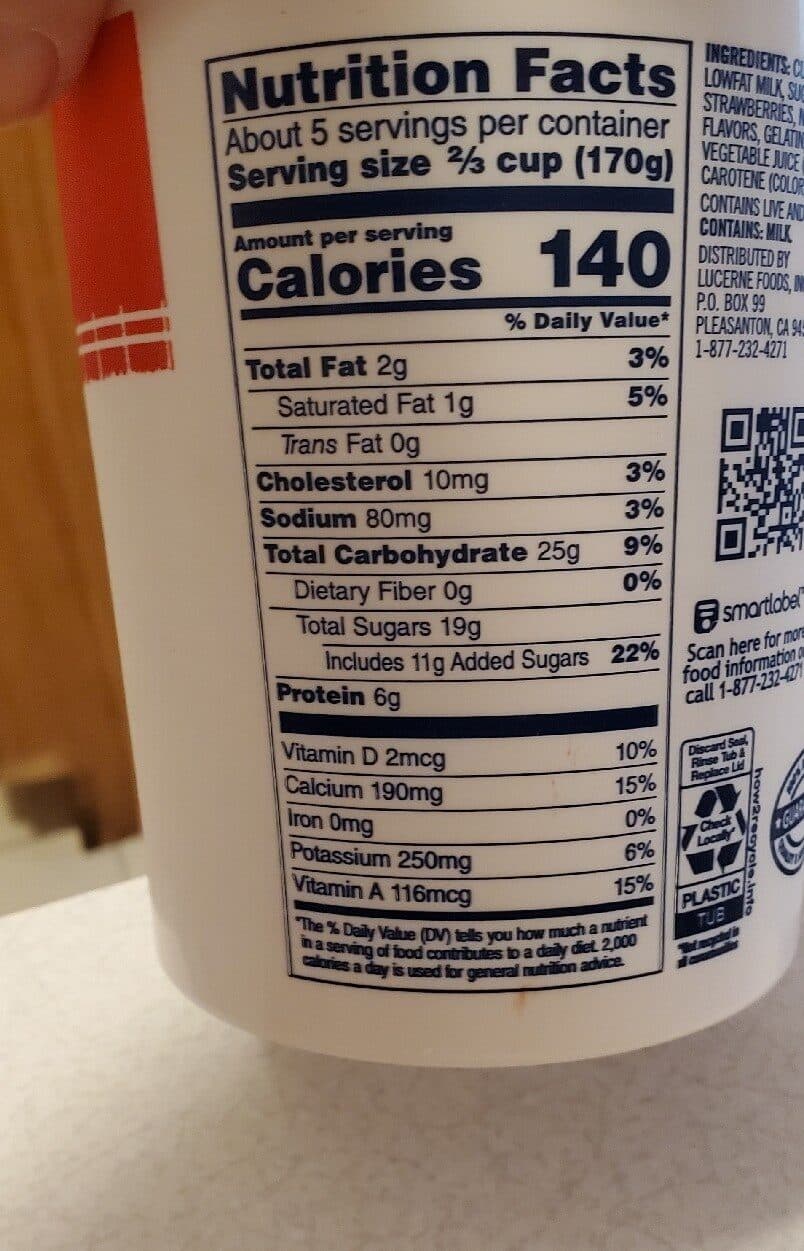 Lucerne Strawberry Lowfat Yogurt packshot