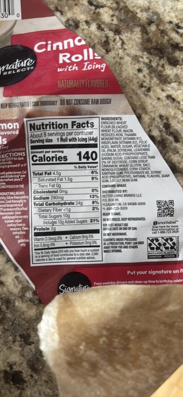 Signature Select Cinnamon Rolls with Icing packshot