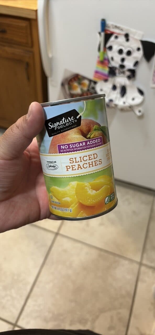 Signature Select Sliced Peaches packshot