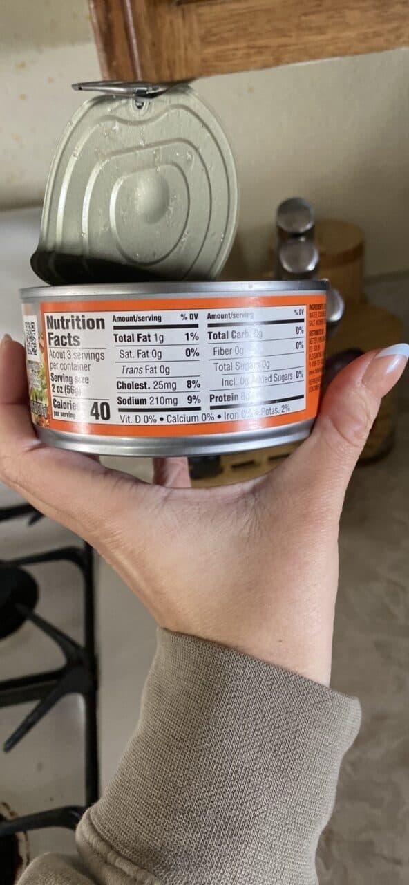 Signature SELECT Chunk Chicken Breast with Rib Meat in Water packshot