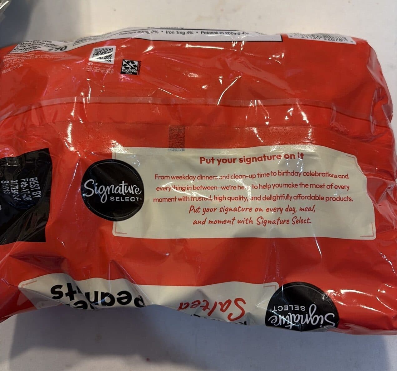 Signature Farms Roasted & Salted Peanuts packshot