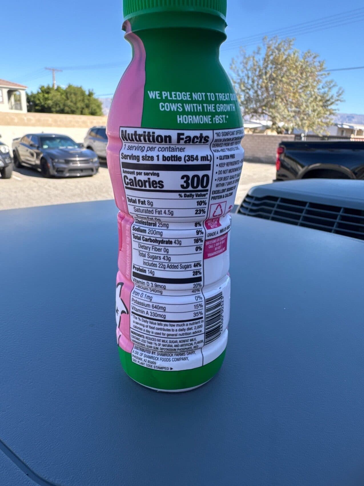 Shamrock Farms Reduced fat strawberry mmmmilk packshot