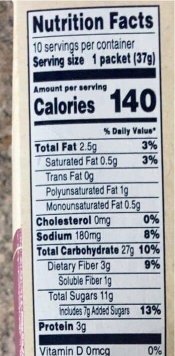 Quaker Instant oatmeal raisin date walnut packshot