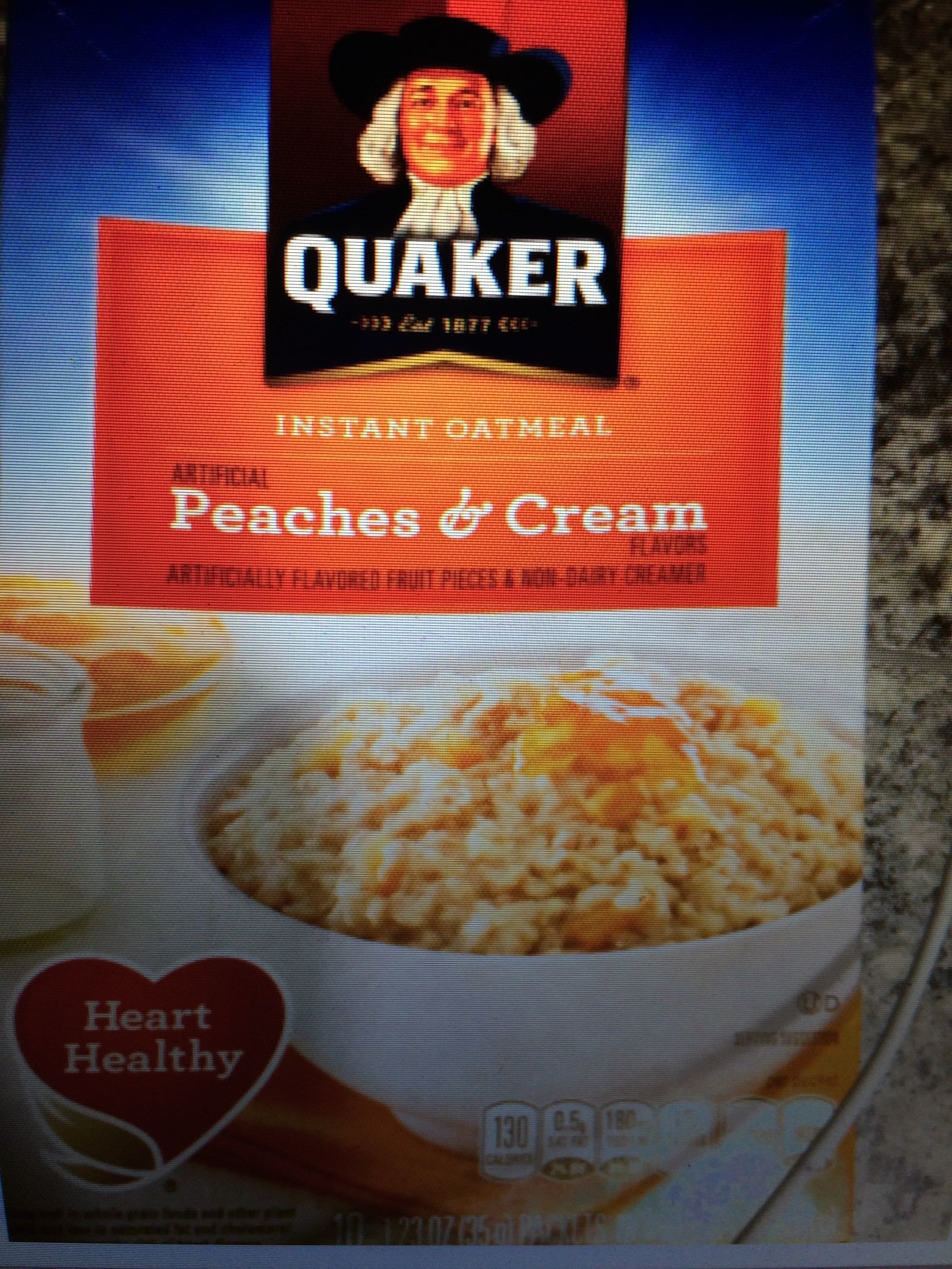 Quaker Peaches & Cream Instant Oatmeal packshot