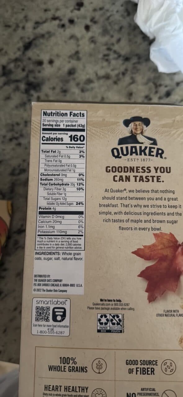 Quaker Instant Oatmeal Maple & Brown Sugar packshot