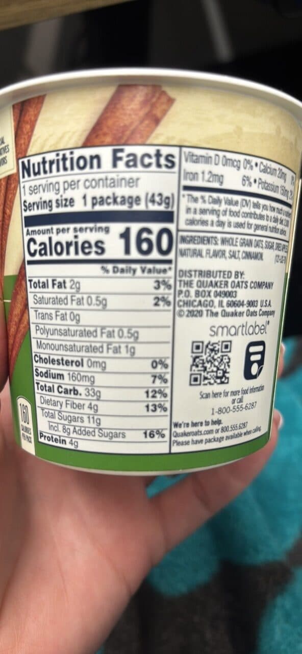 Quaker Instant Oatmeal Apples & Cinnamon packshot