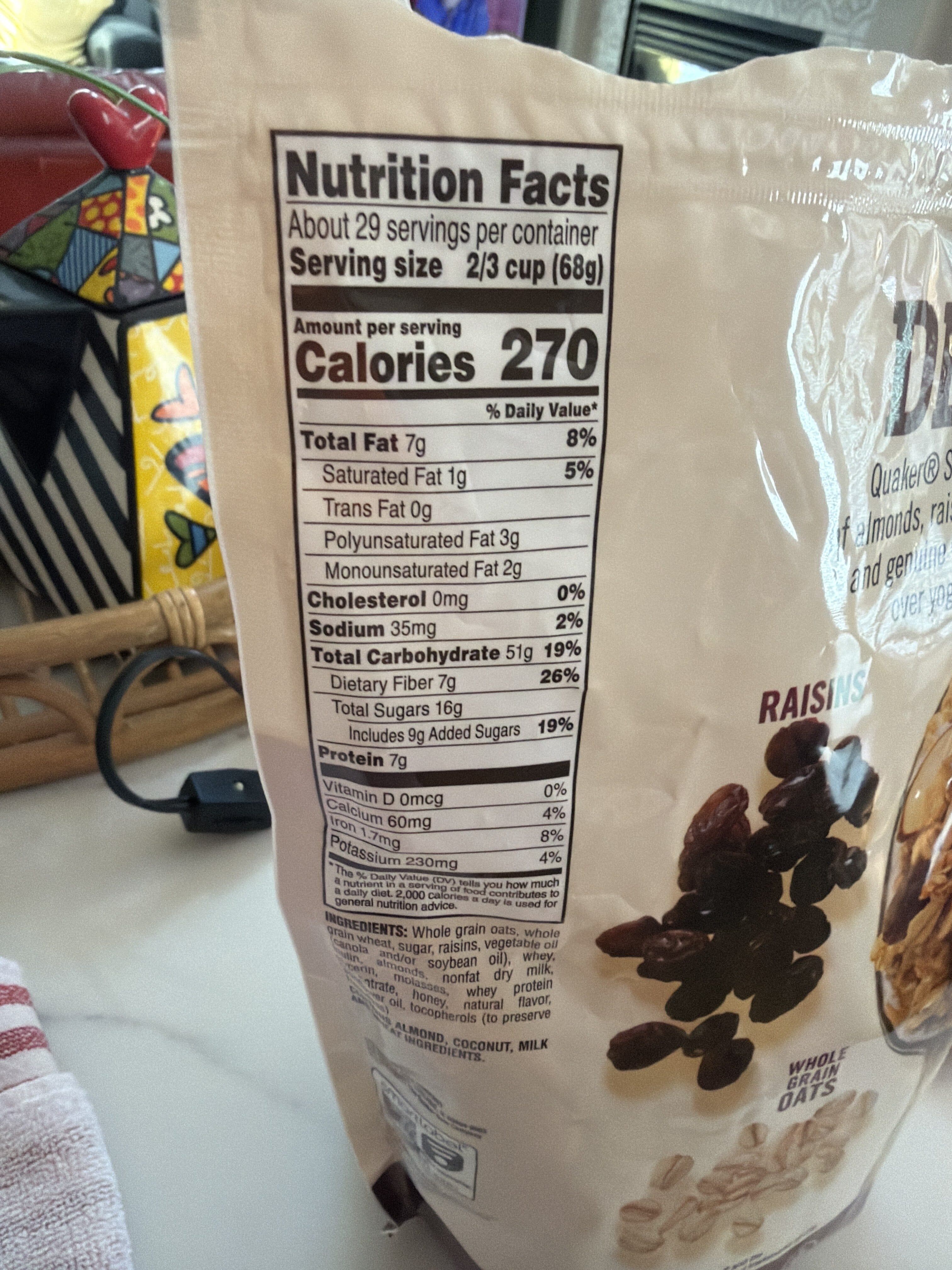 Quaker Simply Granola Oats, Honey, Raisins & Almonds packshot