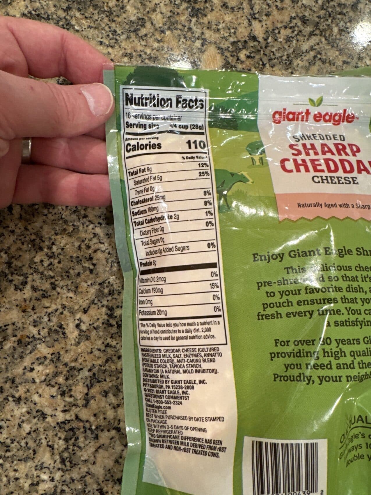 Giant Eagle Shredded Sharp Cheddar Cheese packshot