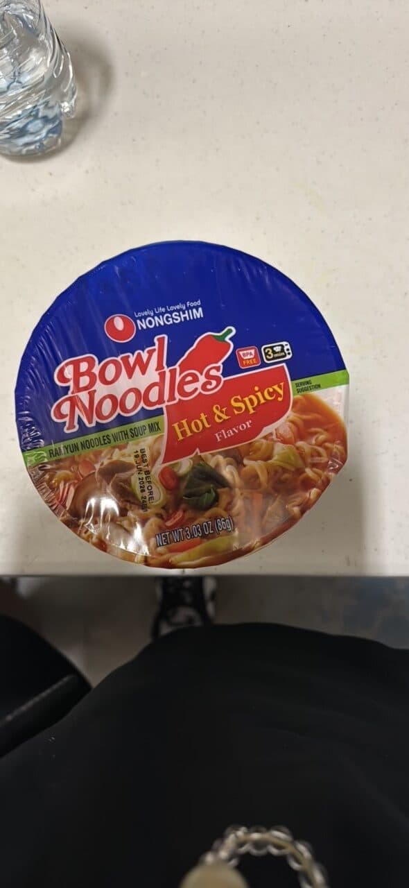 Nongshim Bowl Noodles Hot & Spicy Flavor packshot