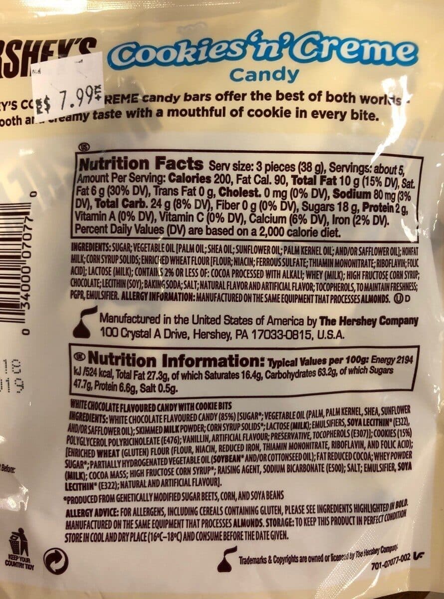Hershey's cookies'n'creme candy packshot