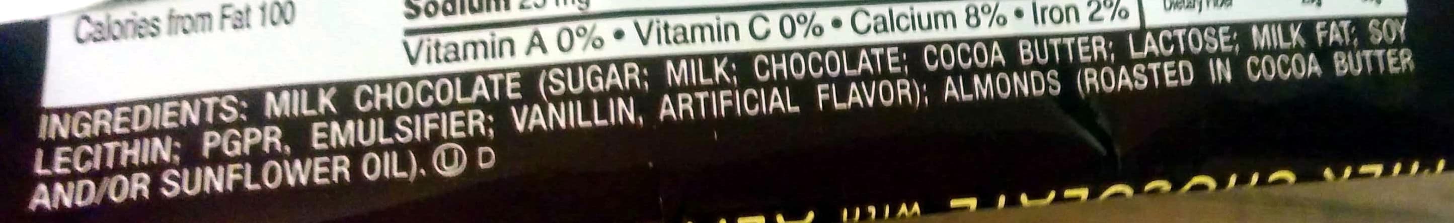 Hershey's milk chocolate with almonds packshot