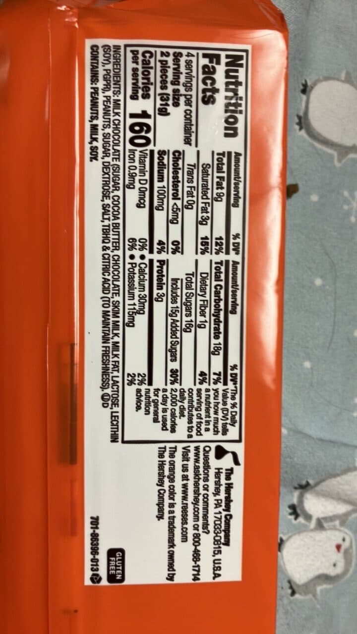 Reese's PEANUT BUTTER CUPS MILK CHOCOLATE & PEANUT BUTTER packshot