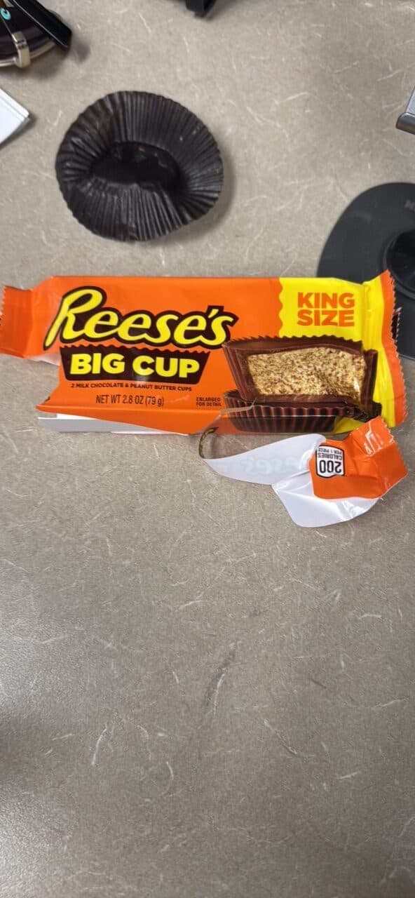 Reese's BIG CUP 2 MILK CHOCOLATE & PEANUT BUTTER CUPS packshot