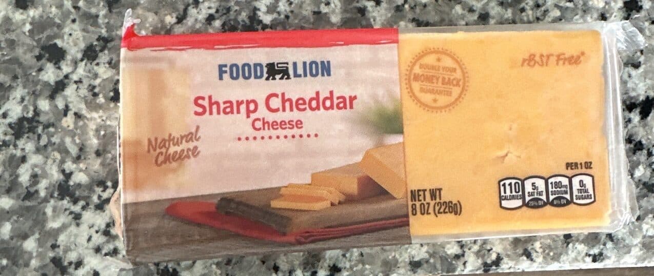 Food Lion Sharp Cheddar Cheese packshot