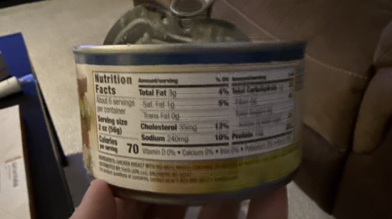 Food Lion Chicken Breast With Rib Meat In Water packshot