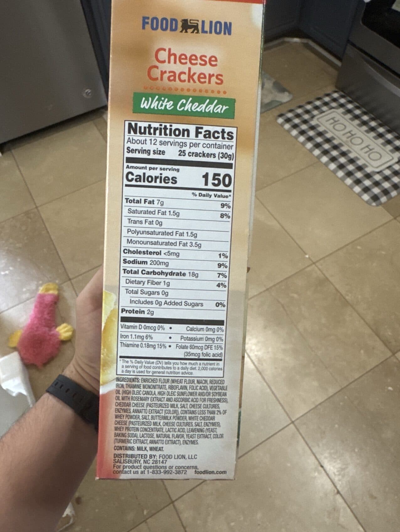 Food Lion Cheese Crackers packshot