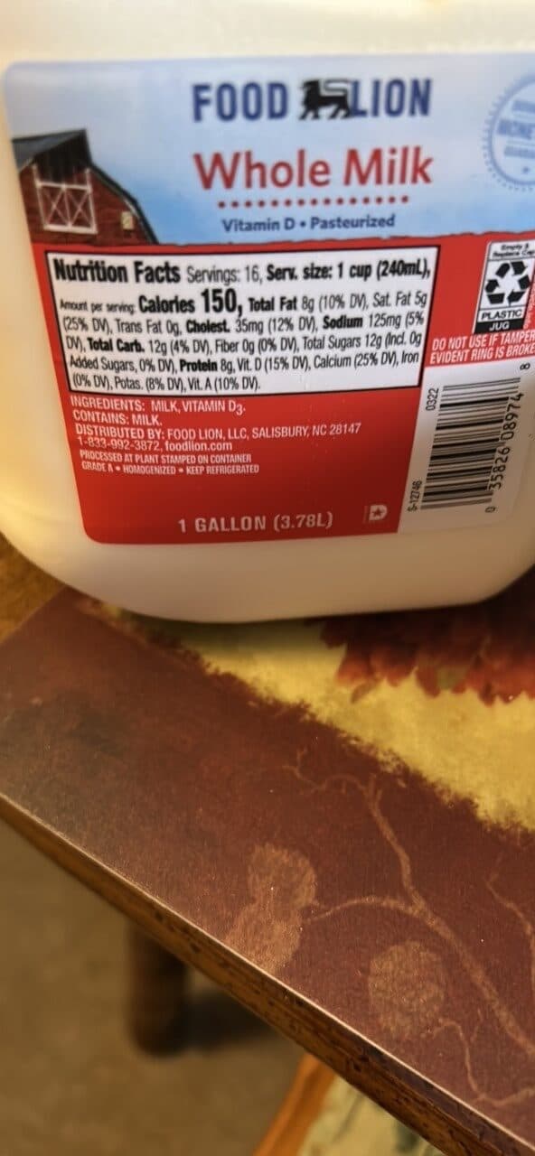 FOOD LION Whole Milk packshot