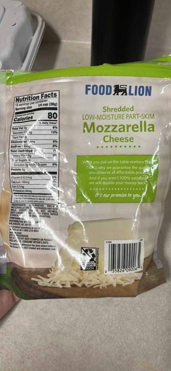 Food Lion Shredded Low-Moisture Part-Skim Mozzarella Cheese packshot
