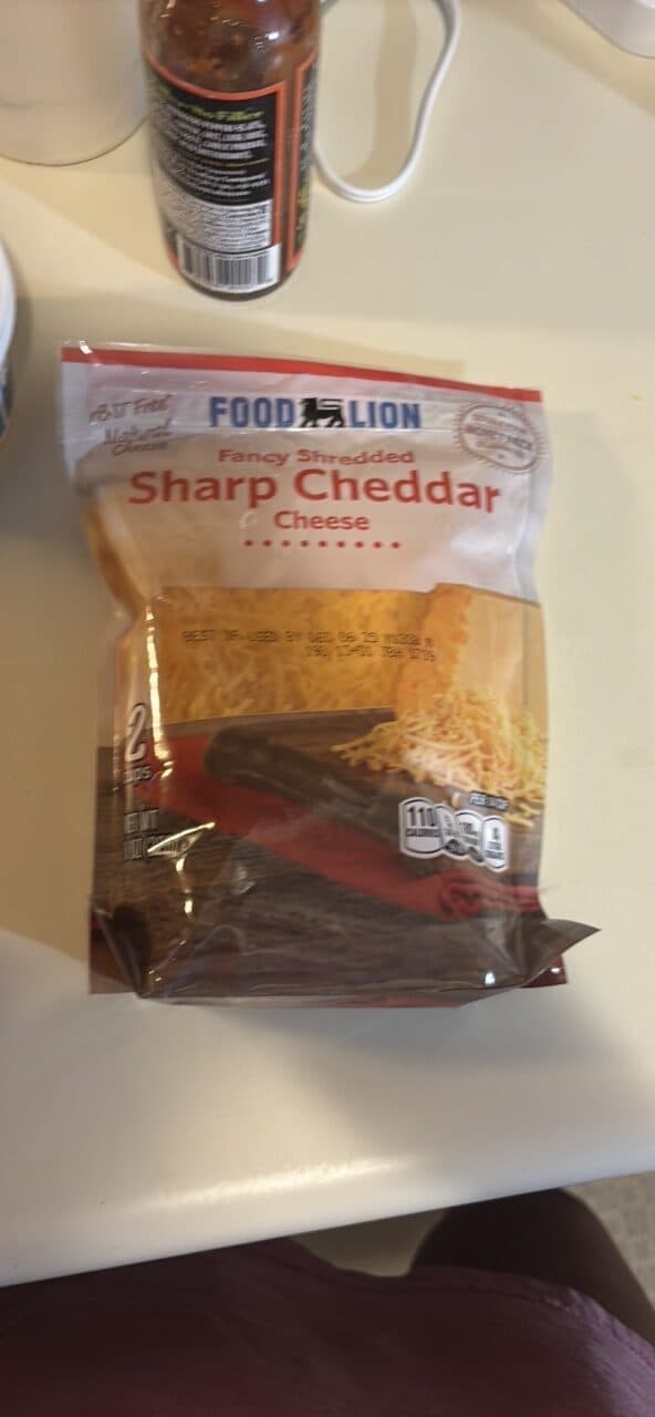 FOOD LION Fancy Shredded Sharp Cheddar Cheese packshot