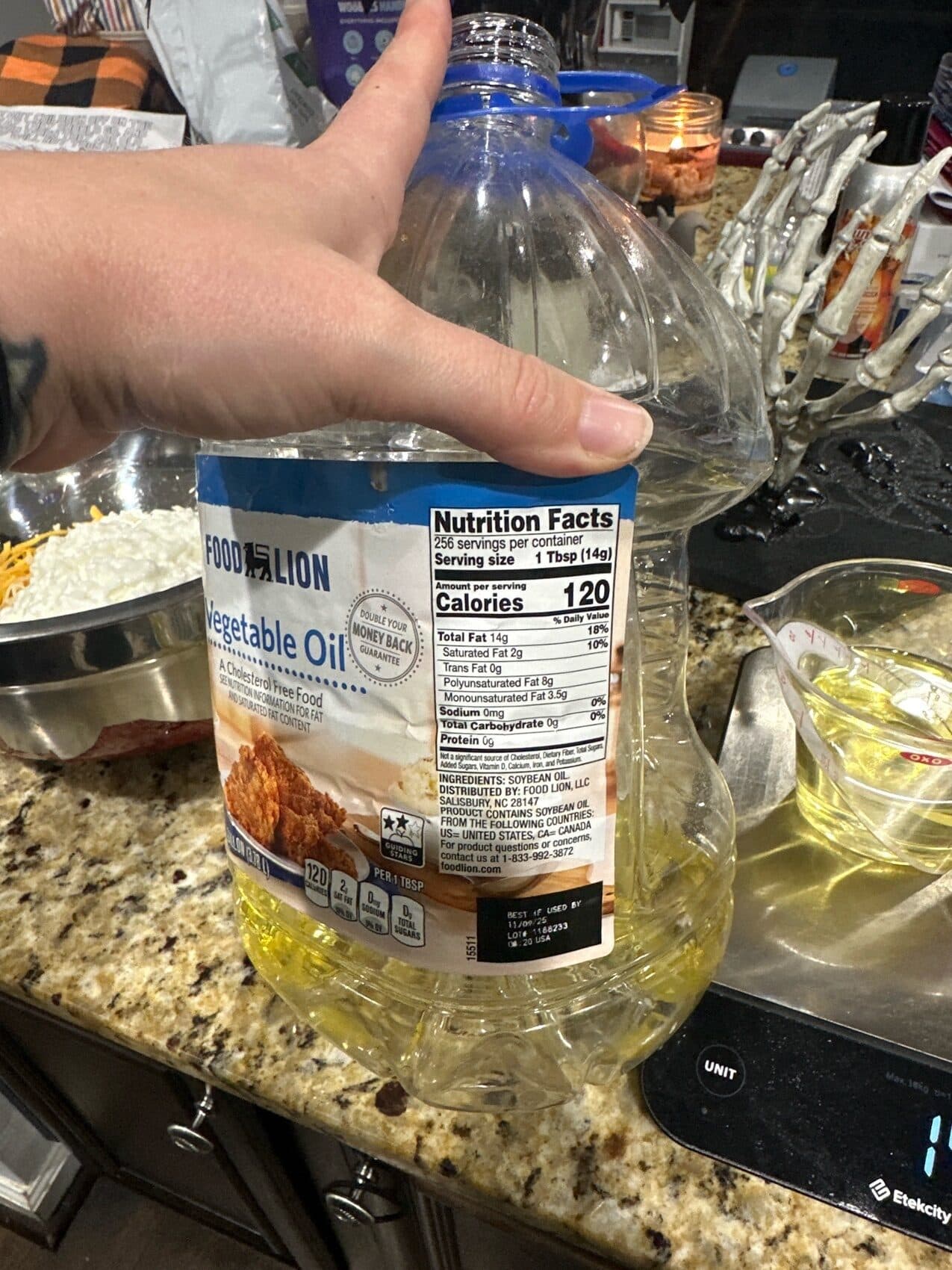Food Lion Pure Vegetable Oil packshot