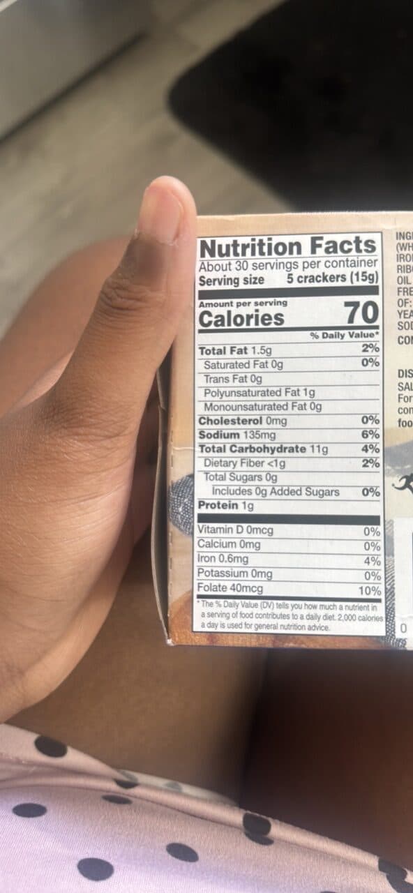 Food Lion Saltine Crackers packshot