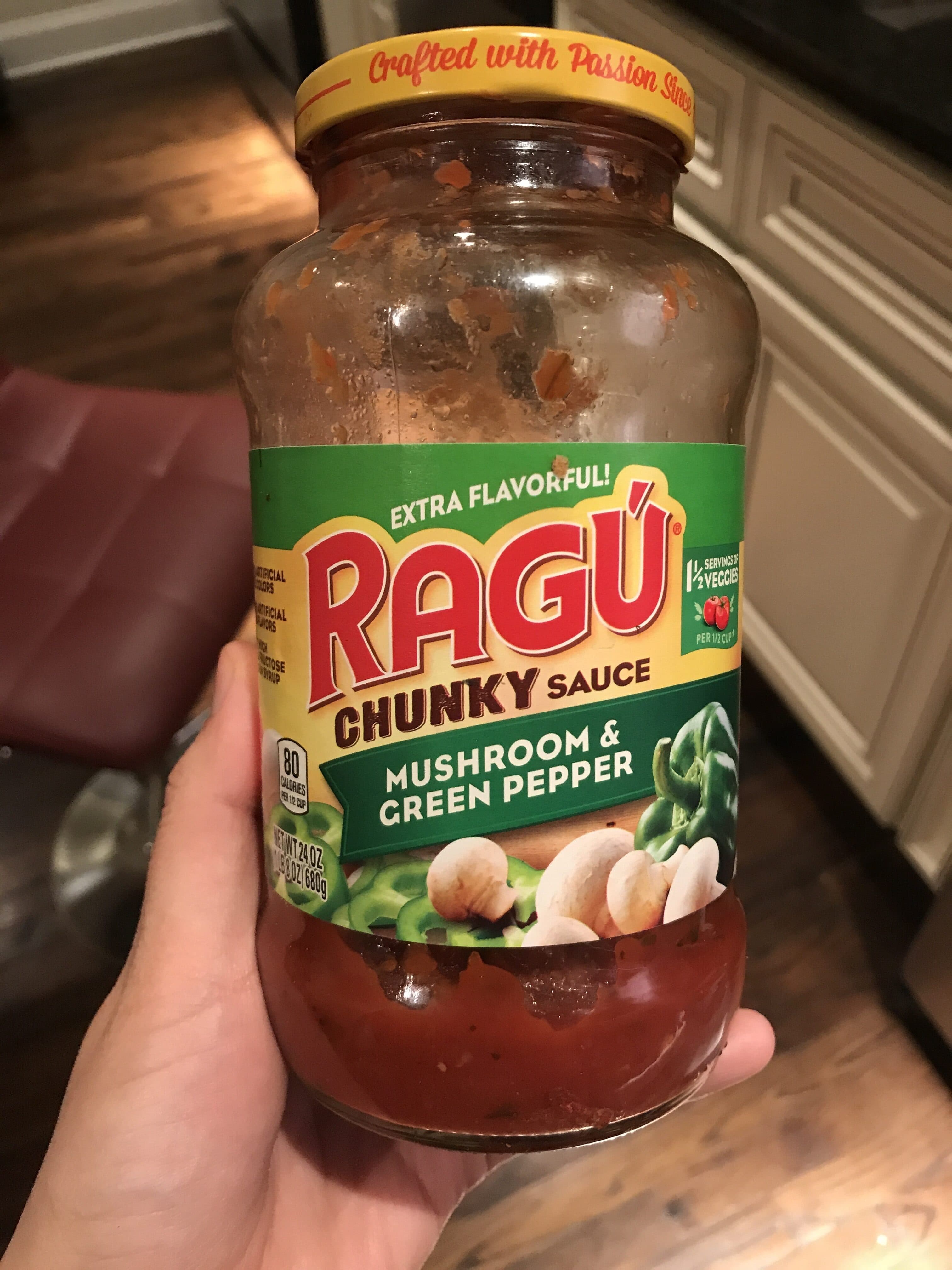 RAGÚ Chunky Mushroom & Green Pepper Sauce imp packshot