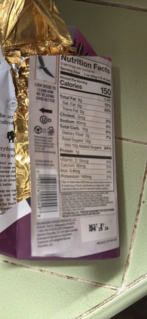 ENDANGERED SPECIES CHOCOLATE caramel & sea salt 60% COCOA DARK CHOCOLATE packshot