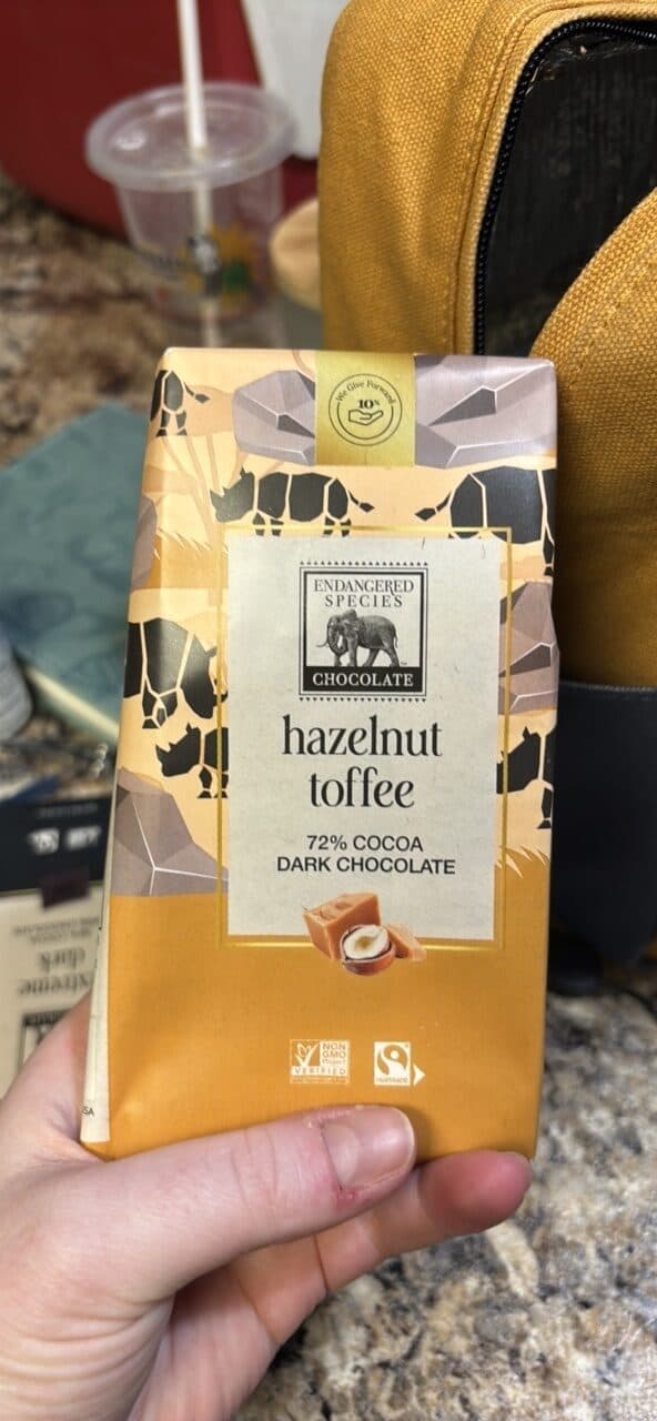 ENDANGERED SPECIES CHOCOLATE hazelnut toffee 72% COCOA DARK CHOCOLATE packshot