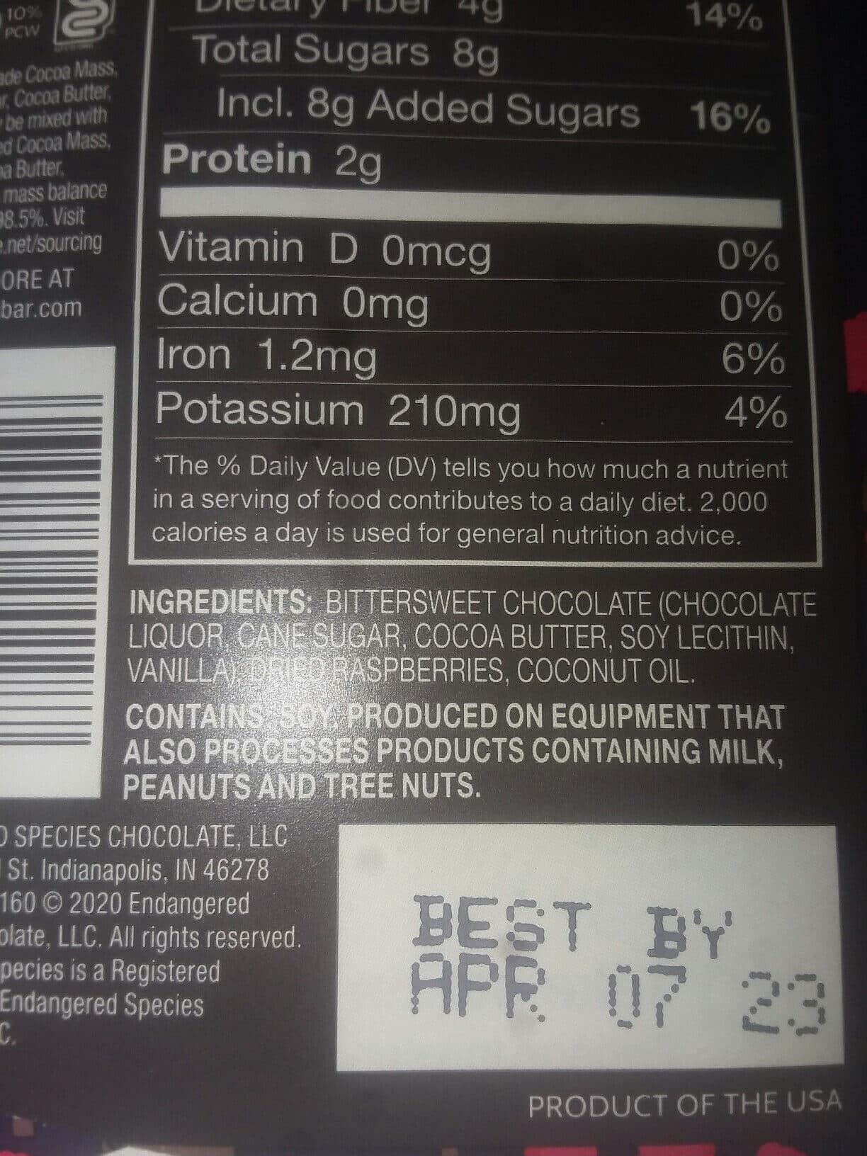 ENDANGERED SPECIES CHOCOLATE raspberries 72% COCOA DARK CHOCOLATE packshot