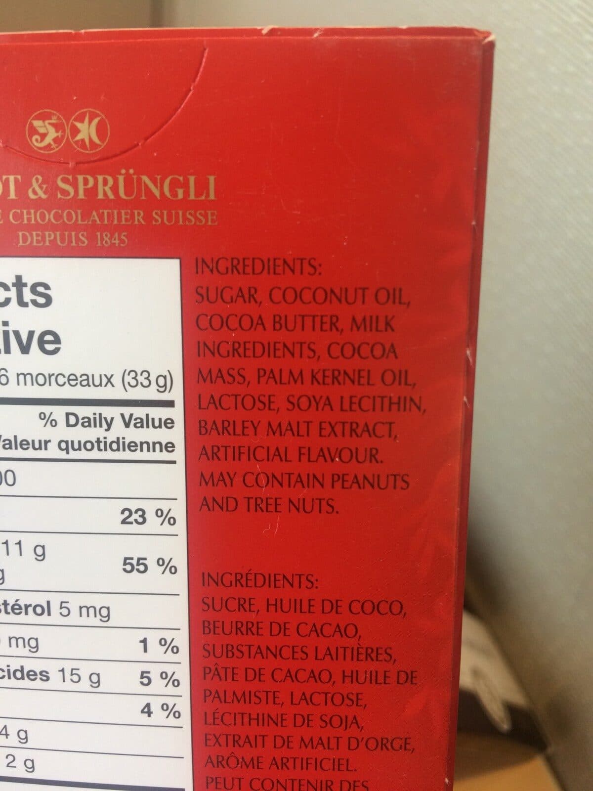 Lindt Milk chocolate pieces packshot