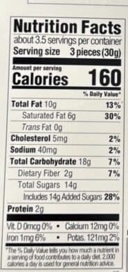 Lindt Dark Chocolate with Fleur de Sel sea salt crystals packshot