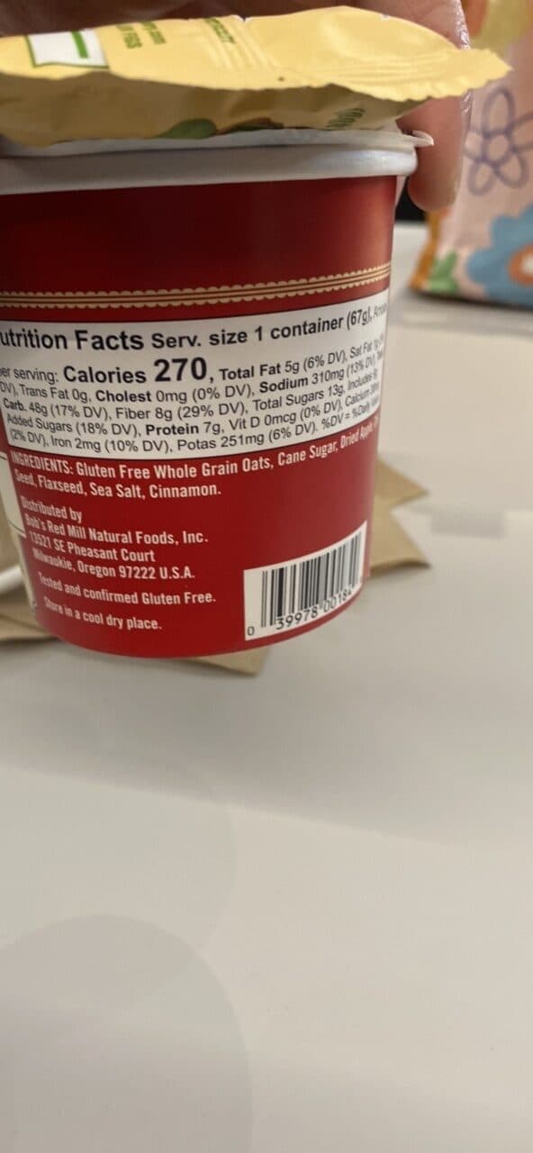 Bob's Red Mill Gluten Free Oatmeal apple pieces and cinnamon packshot